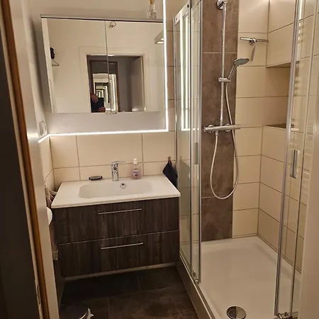 Ferienwohnung Im Dachgeschoss Mit Aufzug Rostock Buitenkant foto